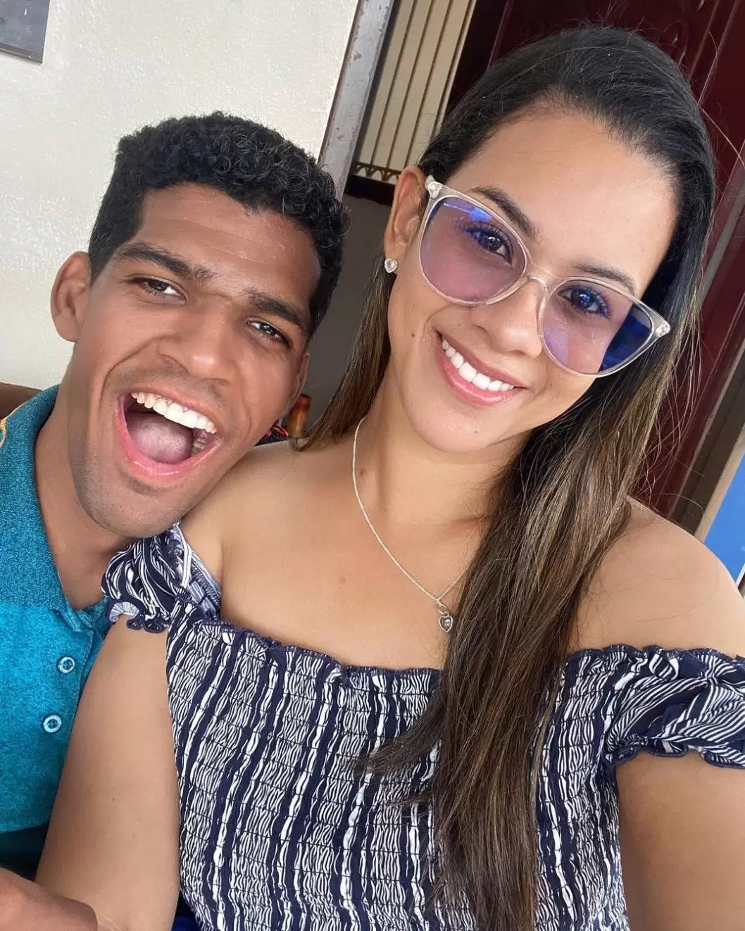 Adrián Santana y su esposa, Stehepany Morel