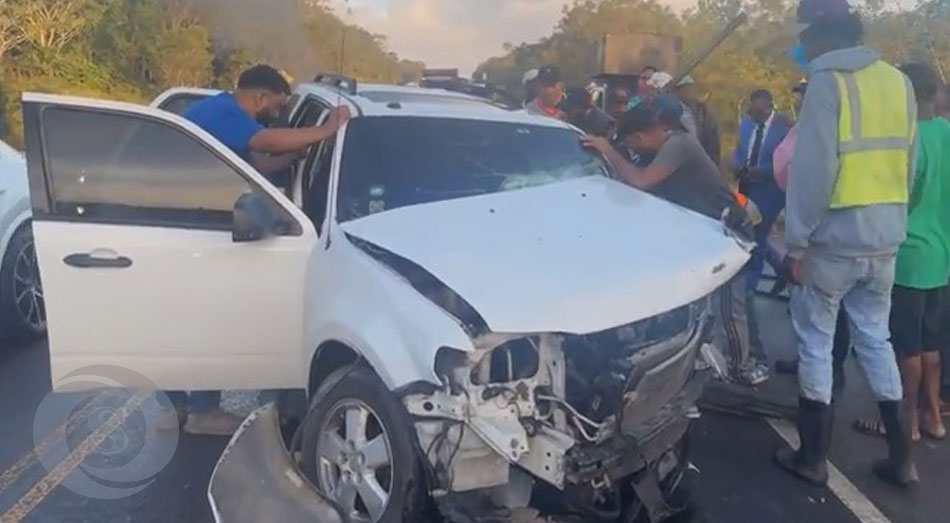 En la autopista Santo Domingo – Samaná, tramo Monte Plata