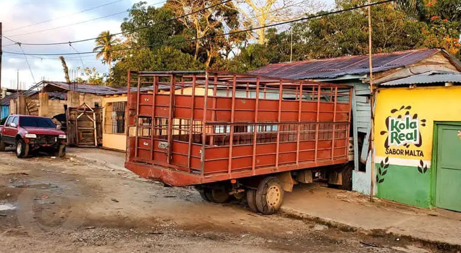 En la calle Duarte, salida hacia Batey Verde