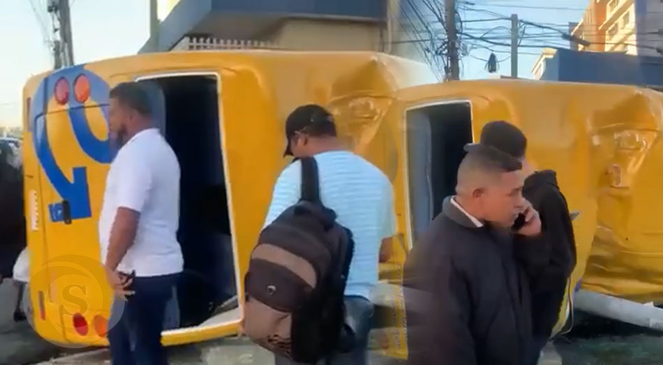 Una guagua del transporte escolar TRAE