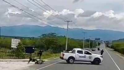 Persecución en Azua termina con accidente y captura de sospechoso de robo de motocicleta