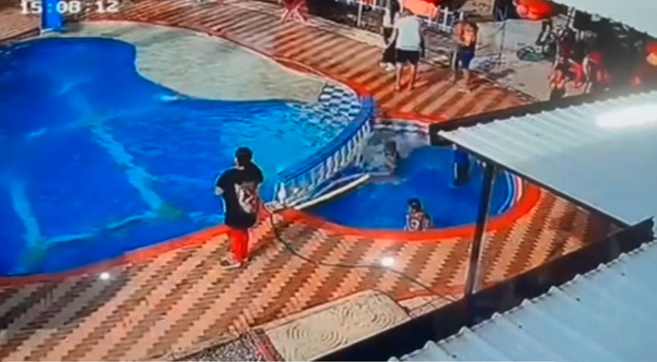 En un acto de heroísmo más allá del deber